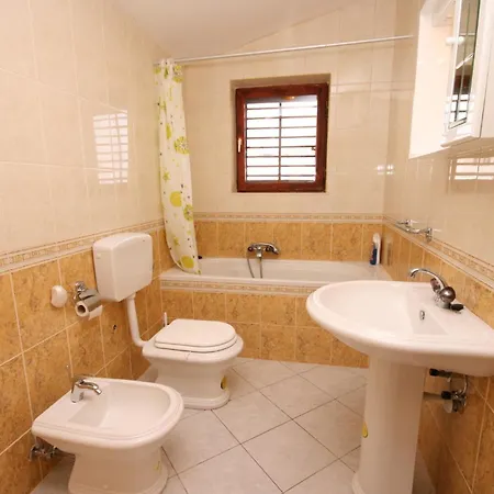 Апартаменти With Parking Space Rastici, Ciovo - 2794