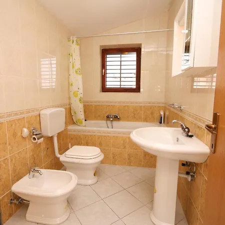 With Parking Space Rastici, Ciovo - 2794 Трогір